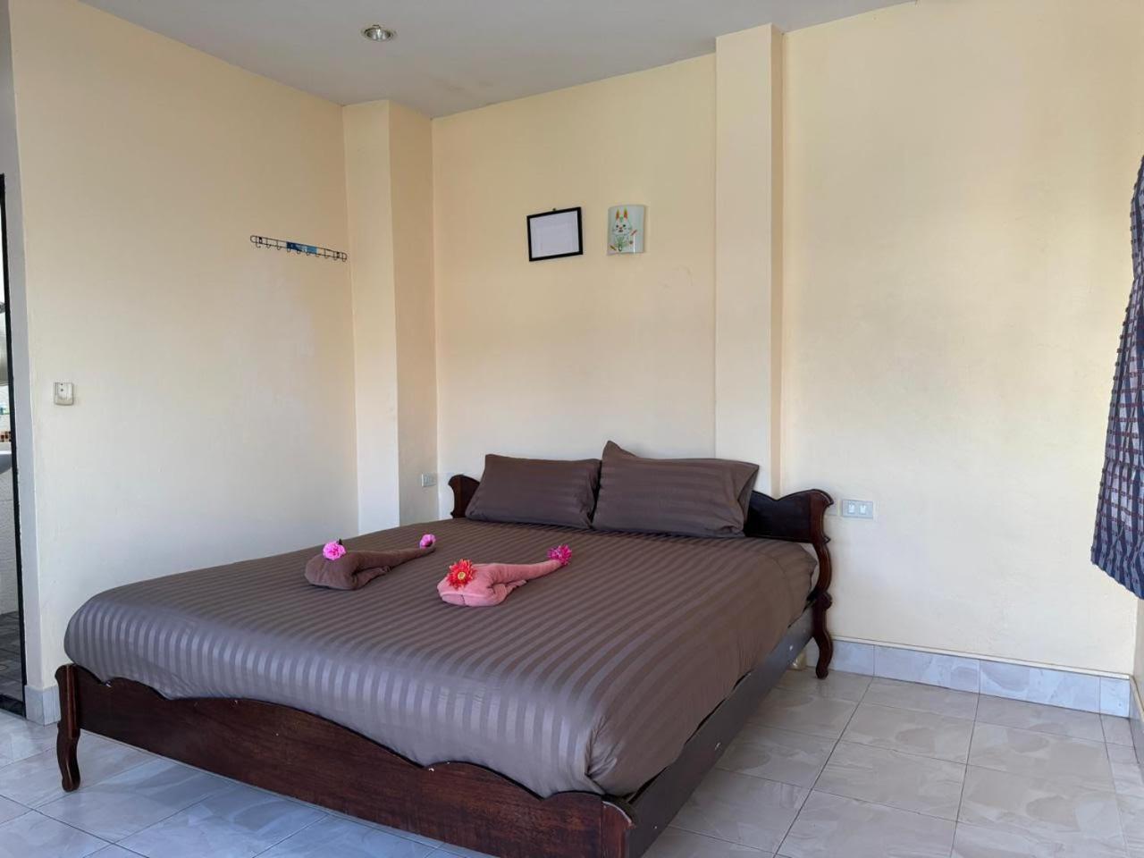 Happy Holidays Hotel Patong Exterior photo