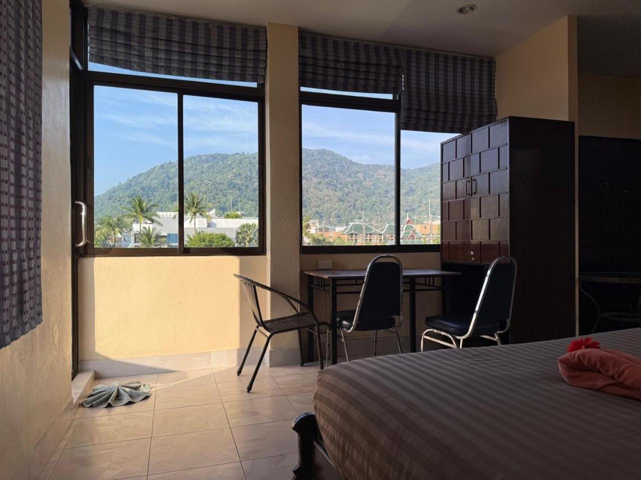 Happy Holidays Hotel Patong Exterior photo